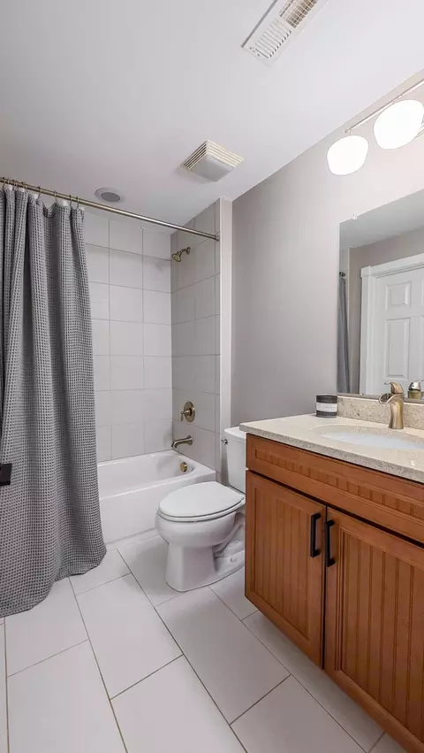 Bath - 163 E 3rd Ave, Columbus, OH 43201 photo 11 of 11