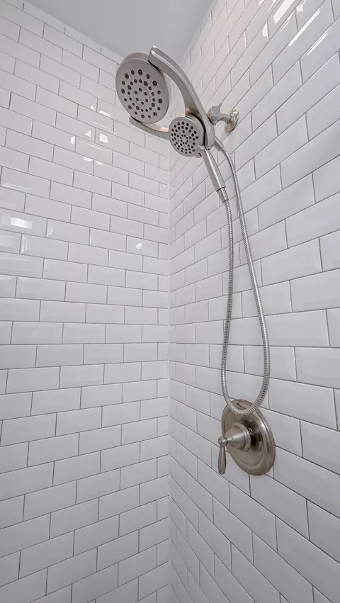 Bath - 163 E 3rd Ave, Columbus, OH 43201 photo 5 of 11
