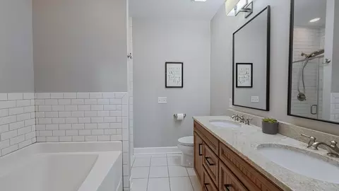Bath - 163 E 3rd Ave, Columbus, OH 43201 photo 2 of 11