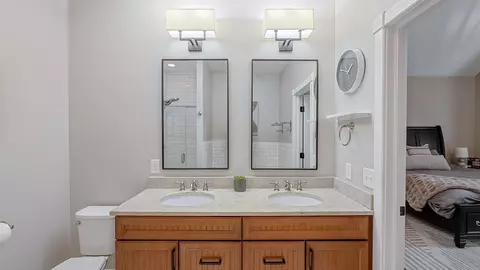 Bath - 163 E 3rd Ave, Columbus, OH 43201 photo 8 of 11