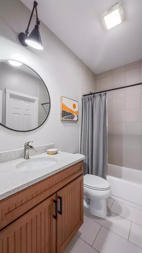 Bath - 163 E 3rd Ave, Columbus, OH 43201 photo 9 of 11