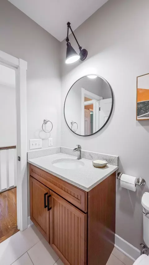 Bath - 163 E 3rd Ave, Columbus, OH 43201 photo 10 of 11
