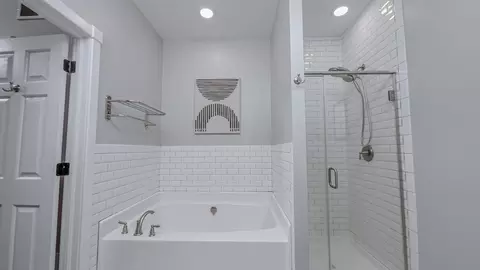 Bath - 163 E 3rd Ave, Columbus, OH 43201 photo 7 of 11