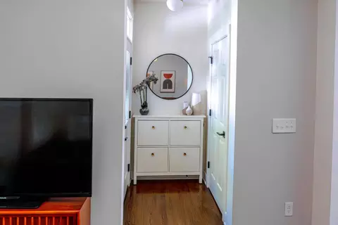 Entry Way - 163 E 3rd Ave, Columbus, OH 43201 photo 1 of 8