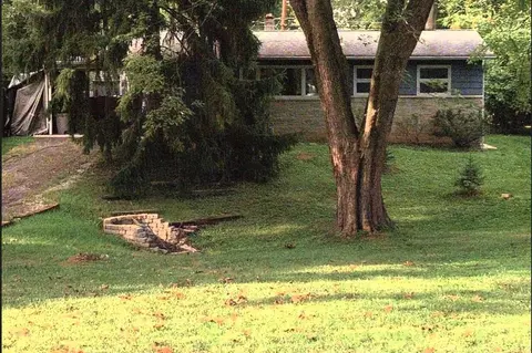 494 Park Overlook Dr, Worthington, OH 43085