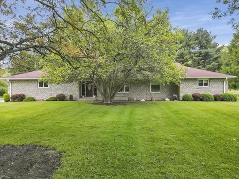 36718 Hocking Dr, Logan, OH 43138
