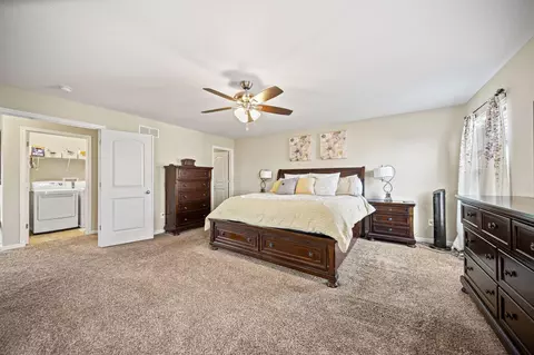 Bedroom - 607 Green Forest Pl, Lithopolis, OH 43136 photo 2 of 9