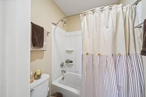 Bath - 607 Green Forest Pl, Lithopolis, OH 43136 photo 4 of 5