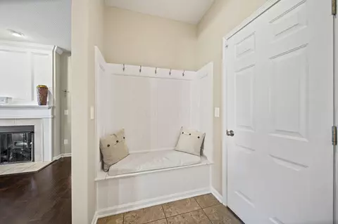 Entry Way - 607 Green Forest Pl, Lithopolis, OH 43136 photo 2 of 8