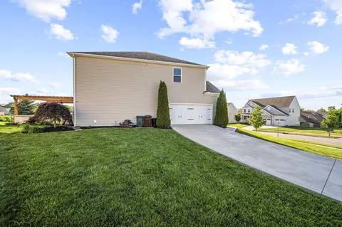 Exterior - 607 Green Forest Pl, Lithopolis, OH 43136 photo 15 of 25