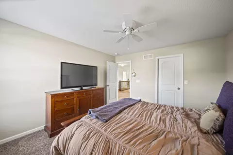 Bedroom - 607 Green Forest Pl, Lithopolis, OH 43136 photo 4 of 9