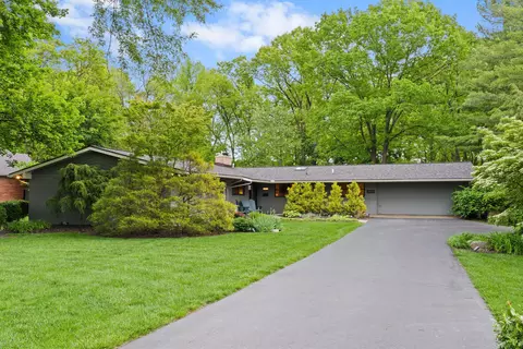 3868 Hillview Dr, Columbus, OH 43220
