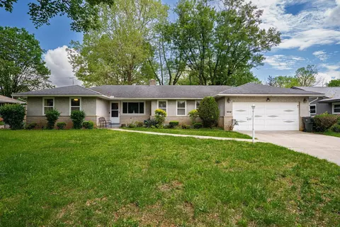 2747 Castlewood Rd, Columbus, OH 43209
