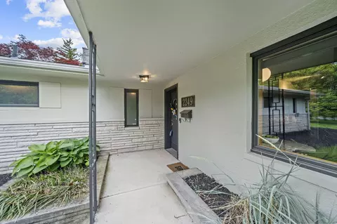 2249 E Broad St, Columbus, OH 43209 photo 3