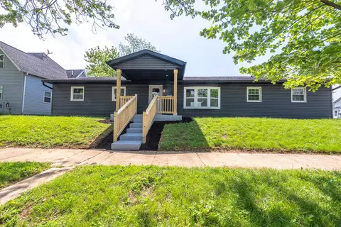 807 E Paint St, Washington Court House, OH 43160