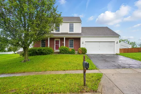 1054 Oxford Dr N, Pataskala, OH 43062