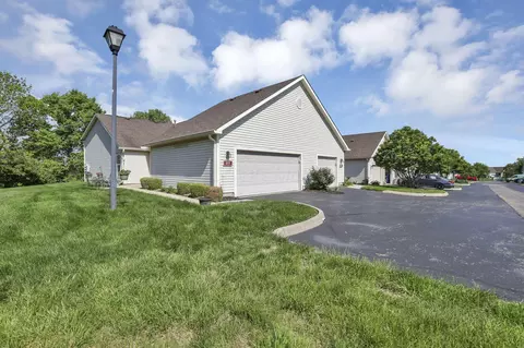 577 S Market St, Lithopolis, OH 43136 photo 2