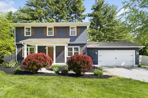 126 W Hiawatha Dr, Powell, OH 43065