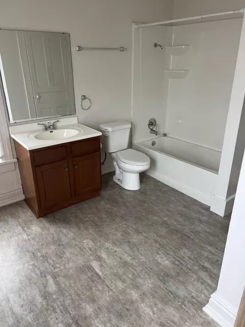 Bath - 65 E North St, Newark, OH 43055 photo 3 of 4