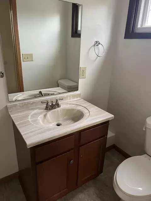 Bath - 65 E North St, Newark, OH 43055 photo 1 of 4