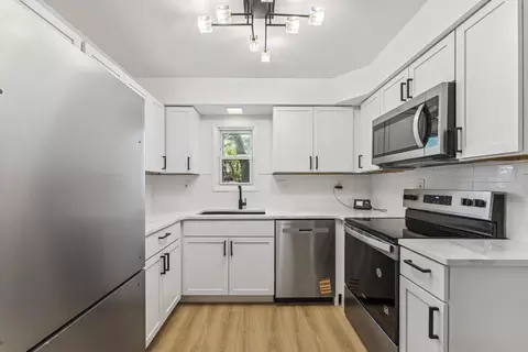 Kitchen - 856 S Hampton Rd, Columbus, OH 43227 photo 2 of 2