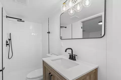 Bath - 856 S Hampton Rd, Columbus, OH 43227 photo 3 of 3