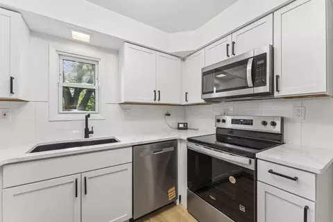 Kitchen - 856 S Hampton Rd, Columbus, OH 43227 photo 1 of 2