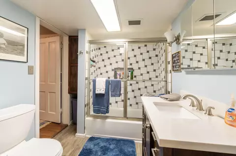 Bath - 281 E Central Ave, Delaware, OH 43015 photo 1 of 5