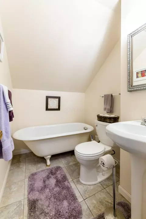 Bath - 281 E Central Ave, Delaware, OH 43015 photo 5 of 5