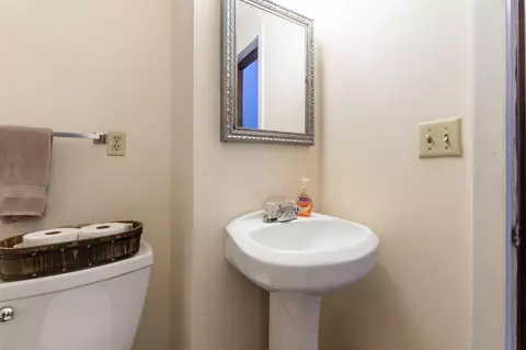 Bath - 281 E Central Ave, Delaware, OH 43015 photo 4 of 5