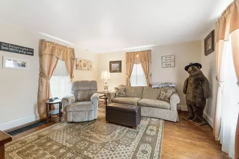 Living - 281 E Central Ave, Delaware, OH 43015 photo 3 of 3
