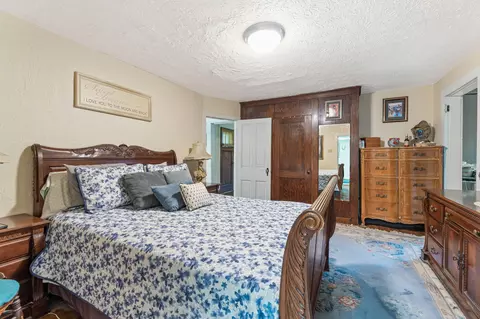 Bedroom - 281 E Central Ave, Delaware, OH 43015 photo 1 of 6