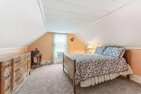 Bedroom - 281 E Central Ave, Delaware, OH 43015 photo 4 of 6