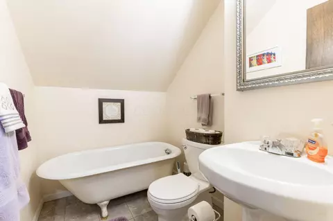 Bath - 281 E Central Ave, Delaware, OH 43015 photo 3 of 5
