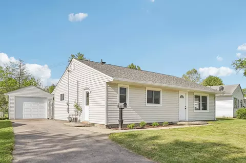 10 Westmoor Dr, London, OH 43140