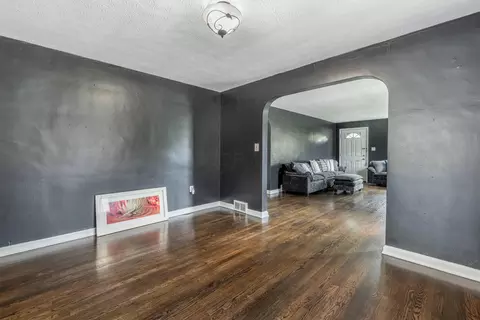 Living - 624 W 1st St, Springfield, OH 45504 photo 4 of 4