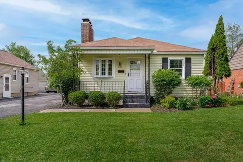 Exterior - 624 W 1st St, Springfield, OH 45504 photo 1 of 3