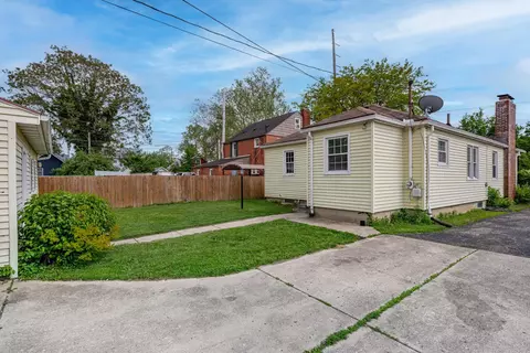 Exterior - 624 W 1st St, Springfield, OH 45504 photo 3 of 3