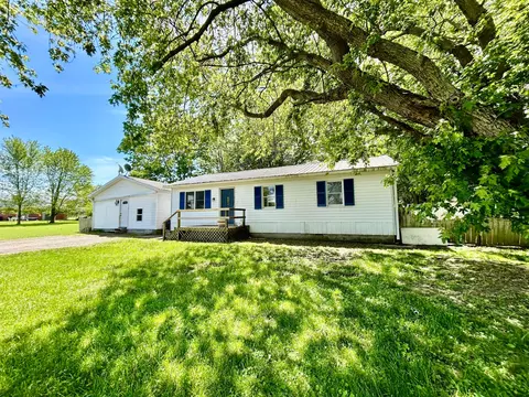 10070 Wolfe Rd, New Vienna, OH 45159