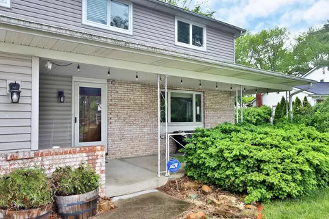 327 Warlock Ct, Columbus, OH 43230