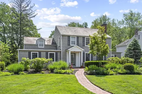 122 N Stanwood Rd, Bexley, OH 43209