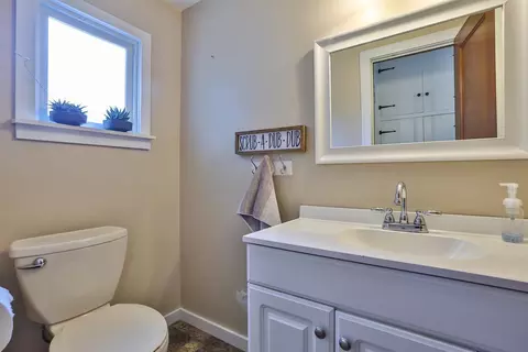 Bath - 25 Roosevelt Dr, Springfield, OH 45504 photo 1 of 2