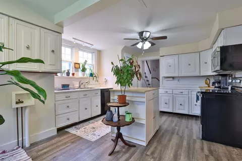 Kitchen - 25 Roosevelt Dr, Springfield, OH 45504 photo 1 of 3