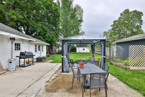 Exterior - 25 Roosevelt Dr, Springfield, OH 45504 photo 5 of 11