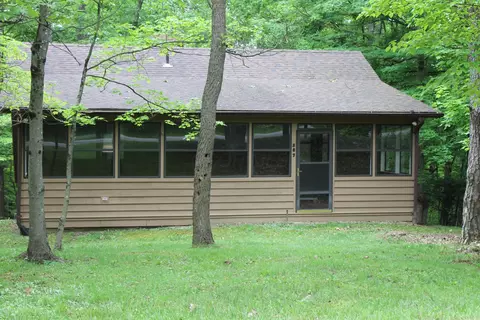 387 Mohican Ln, Sugar Grove, OH 43155
