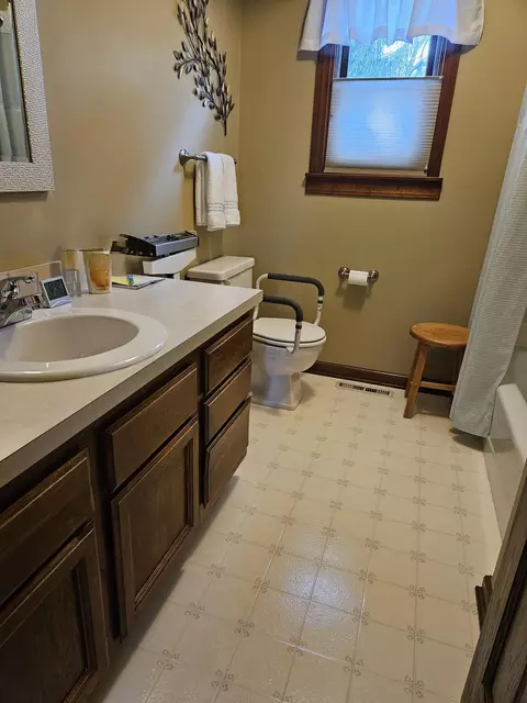Bath - 7918 Sethwick Rd, Dublin, OH 43016 photo 2 of 2