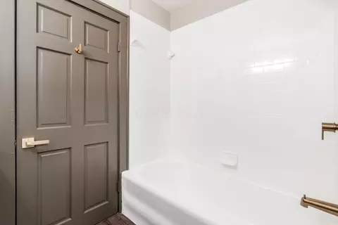 Bath - 46 E Markison Ave, Columbus, OH 43207 photo 2 of 2