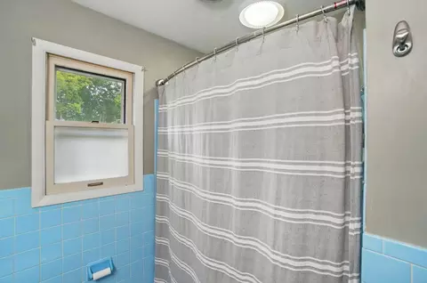 Bath - 701 Hartford Dr, Springfield, OH 45503 photo 6 of 6