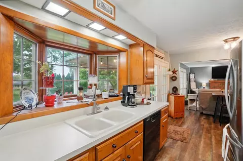 Kitchen - 701 Hartford Dr, Springfield, OH 45503 photo 4 of 5