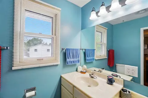 Bath - 701 Hartford Dr, Springfield, OH 45503 photo 3 of 6
